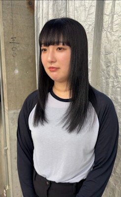 ステップボーンカット/ロングヘア/暗髪