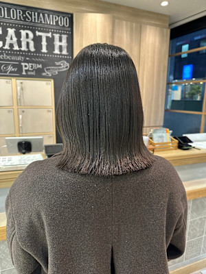 暗髪ぱつっとボブ×くびれイヤー【三軒茶屋】