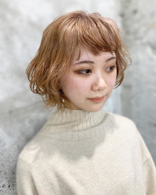 小顔丸型卵型レイヤーカットデジタルパーマホワイトグレージュ