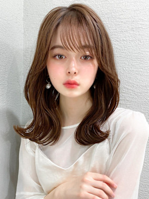 後れ毛が可愛い顔周りハイレイヤーロングチェリーブラウン
