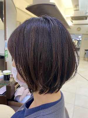 ショートボブ・細めハイライト