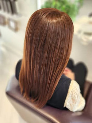 ハリ・艶アップで美しさ引き立つ《質感再整カラー》