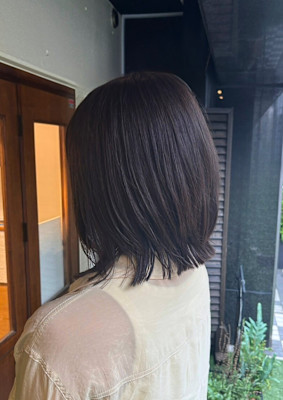 【ミディアムウルフ×ダークブルー】艶めく美人シルエット