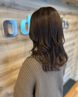 透明感アッシュベージュカラー