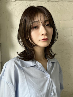 くびれレイヤーボブ×長めシースルーバング