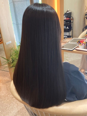 髪質改善 ストレートヘア 暗髪グレージュ 上品カラー