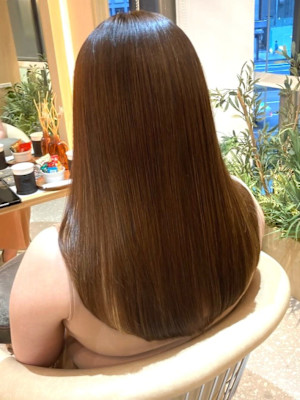 縮毛矯正 サラツヤヘアオリーブベージュ ストレート