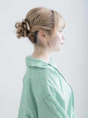 #お団子ヘアアレンジ #ハイトーンカラー　#エンドカラー