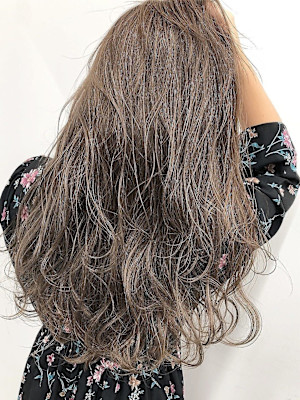 アッシュグレージュ