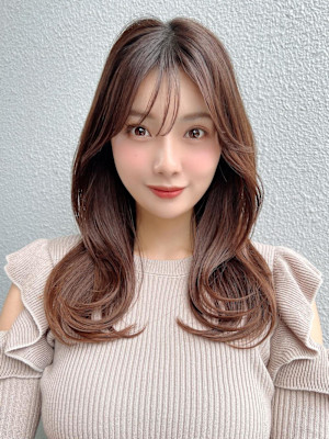 後れ毛が可愛い顔周りハイレイヤーロングチェリーブラウン 