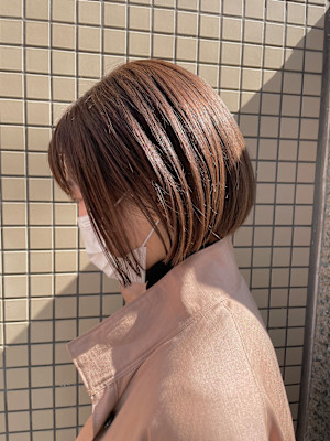 ベージュカラー×ミニボブ