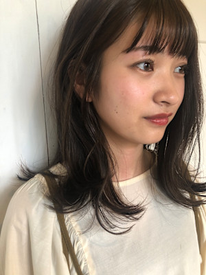 秋のベージュブラウンカラー