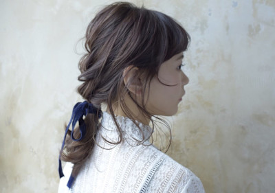 ちょっとしたお出かけでに♪簡単三つ編みアレンジ