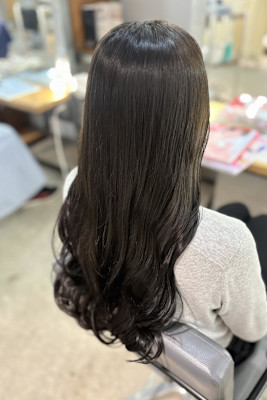 オリーブグレージュ／暗髪