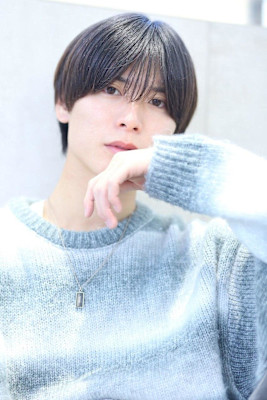 シースルーショートヘア