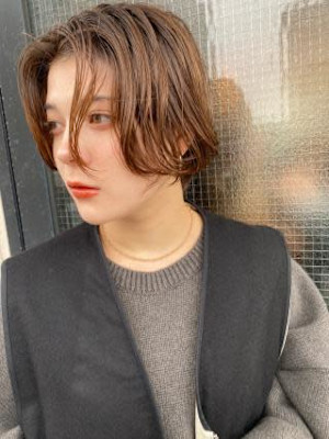 スタイル 毛流れセンターパートショートボブ