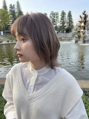 ミディアムベージュ