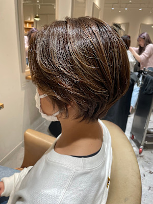 後ろ姿で差がつく、大人の美シルエットショート