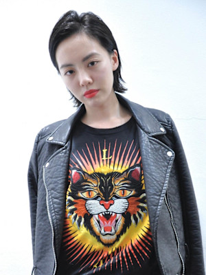 小顔丸型卵型レイヤーカットデジタルパーマホワイトグレージュ