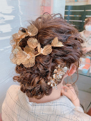 特別な日を彩る華やかアレンジ。