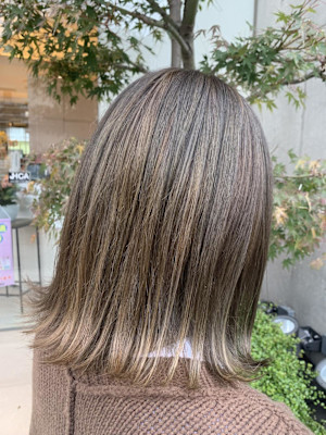 透明感と垢抜け叶える寒色カラー