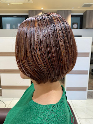 太めハイライトボブ