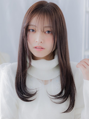 グレージュアッシュ艶髪ストレート小顔ロング　くすみベージュ