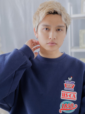 外国人風フェザーパーマスパイキーショート　ブリーチデザイン