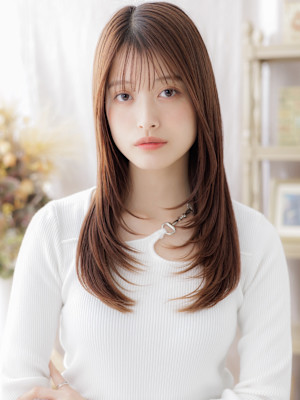 ミルクティーカラー顔回りレイヤーストレート　くすみベージュ