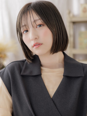 艶髪オリーブアッシュ切りっぱなしミニボブ　くすみベージュ