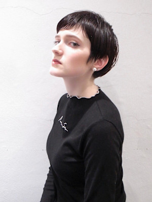 小顔丸型卵型レイヤーカットデジタルパーマホワイトグレージュ