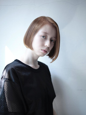 くびれヘアアプリコットオレンジ夏ハイライトカラー丸型卵型ボブ