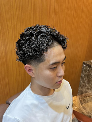 銀座　理容室　外国人風パーマ　テーパーフェード