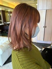 ピンクベージュ