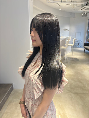 ダメージレスの縮毛矯正で艶かみに