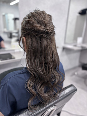 ツイストアレンジのゆるふわハーフ