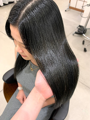 湿気によるうねり、広がり対策のコスメストレート