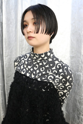 ステップボーンカットショート/センターパート