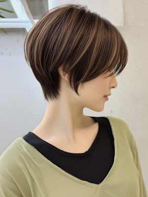 ショートヘア 丸みショート ブラウンカラー 20代30代