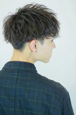 ショートレイヤー　無造作　マッシュ　刈り上げ