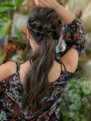 大人かわいいこなれ感 色っぽ小顔ヘアアレンジ　マロンベージュ