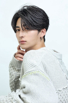 センターパート　毛流れ　ニュアンスパーマ