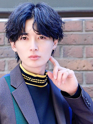 【横顔決まる】毛流れセンターパートウルフ