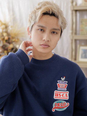 外国人風フェザーパーマスパイキーショート　ブリーチデザイン