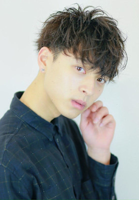 ショートレイヤー　無造作　マッシュ　刈り上げ