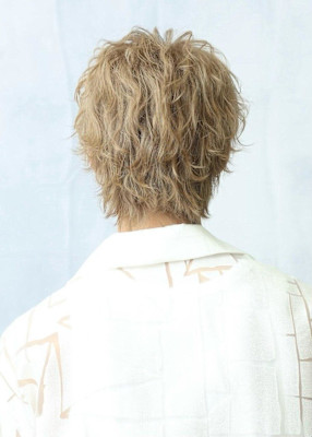 ブリーチパーマ波巻きセンターパート