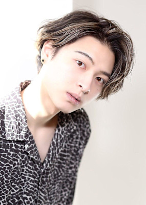 耳かけゆるウェーブセンターパート