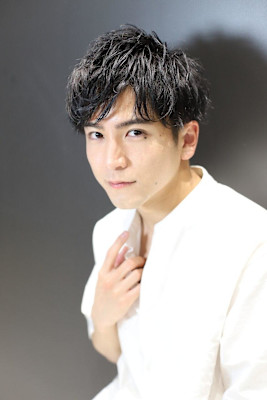 上げも下ろしも分けもいけるツイストパーマ