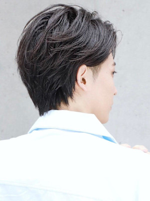 耳かけミディアムショート