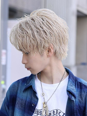 ハイトーンセンターパートマッシュ